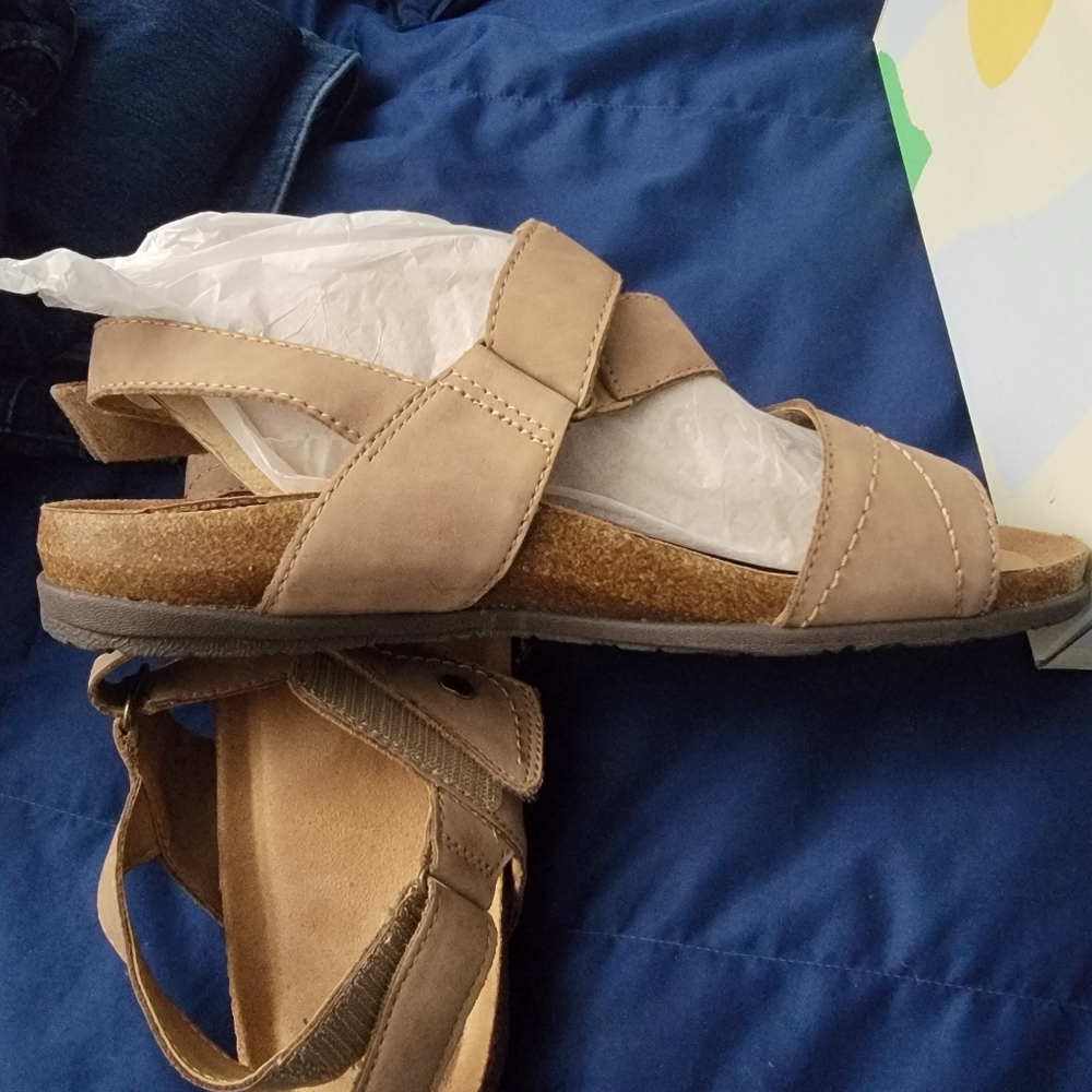 Earth Origins Tan Women's Sandals Size 10M - Picture 8 of 11